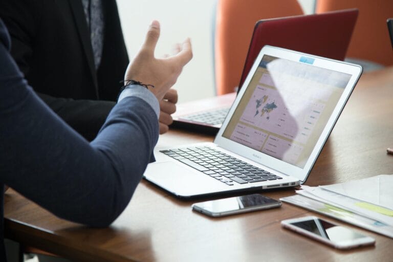 Tuttologists or Hyperspecialists? 5 variables that make a difference
